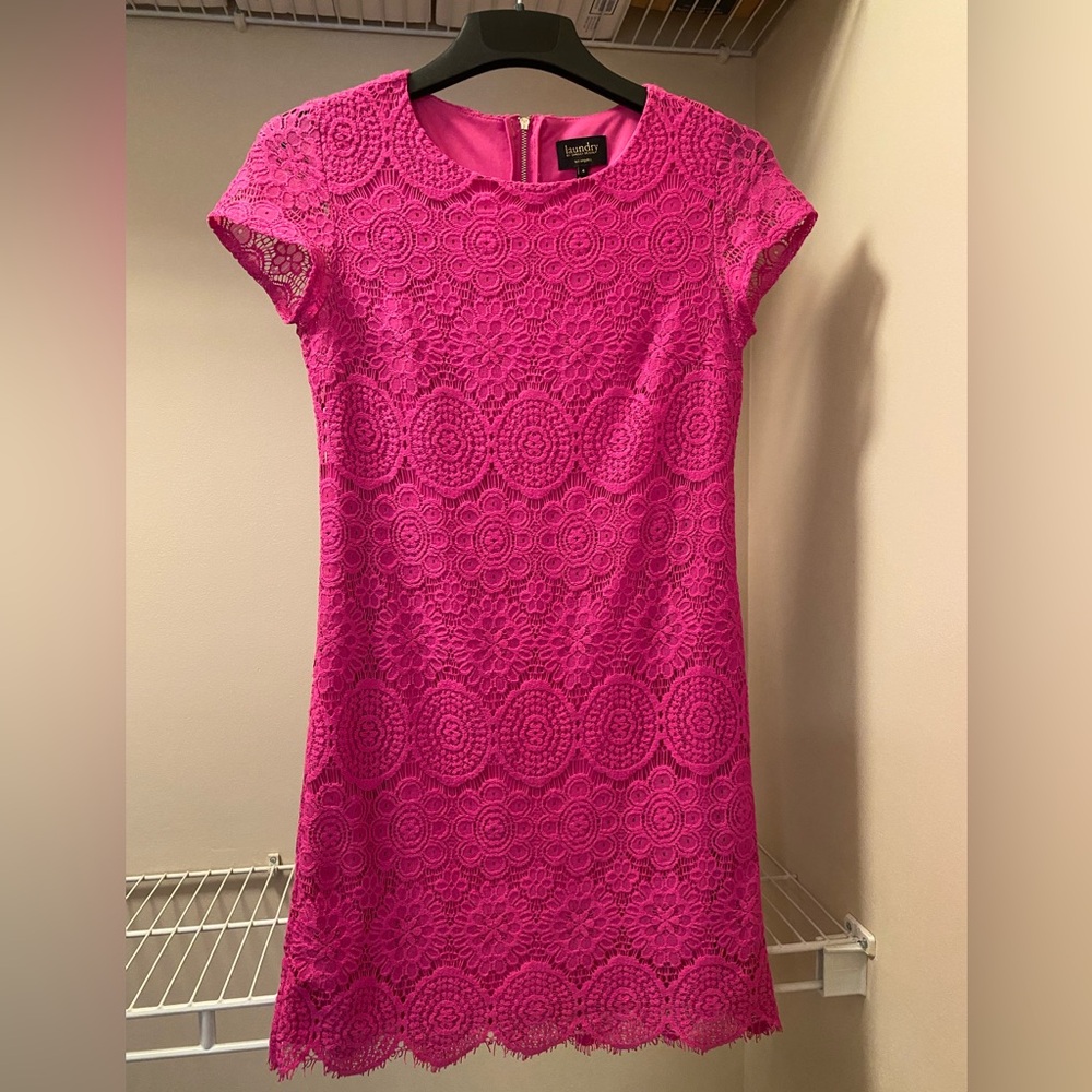 New Laundry by Shelli Segal magenta lace dress with cap sleeves size 4
